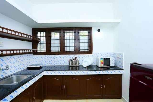 The Solo Apartments Kadavanthra Kochi Dış mekan fotoğraf